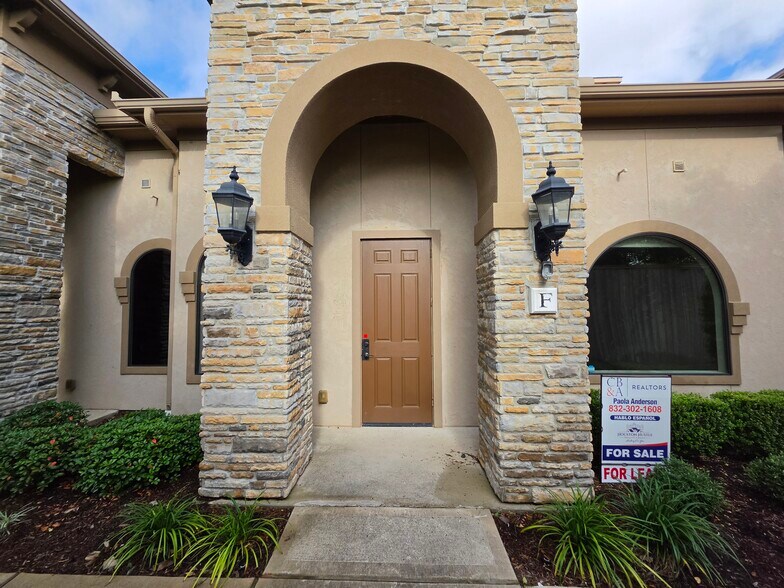 282 Ed English Dr, Shenandoah, TX à louer - Photo de l’immeuble – Image 2 sur 21