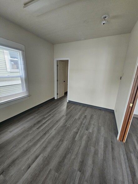 928-930 Elm St SW, Albany, OR à louer - Photo de l’immeuble – Image 3 sur 5