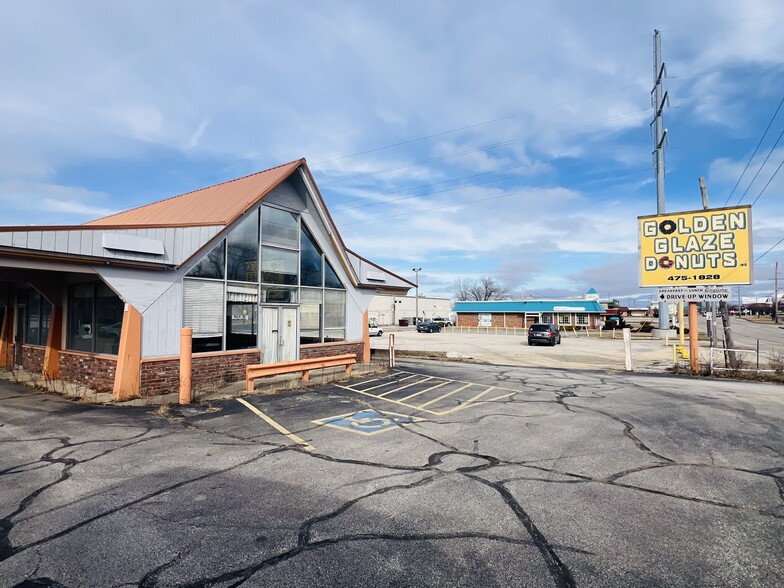 2779 N Water, Decatur, IL à louer - Photo de l’immeuble – Image 1 sur 8
