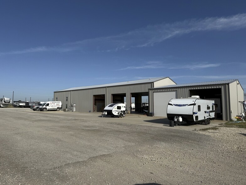 13239 S Interstate 35, Valley View, TX à louer - Photo de l’immeuble – Image 2 sur 7