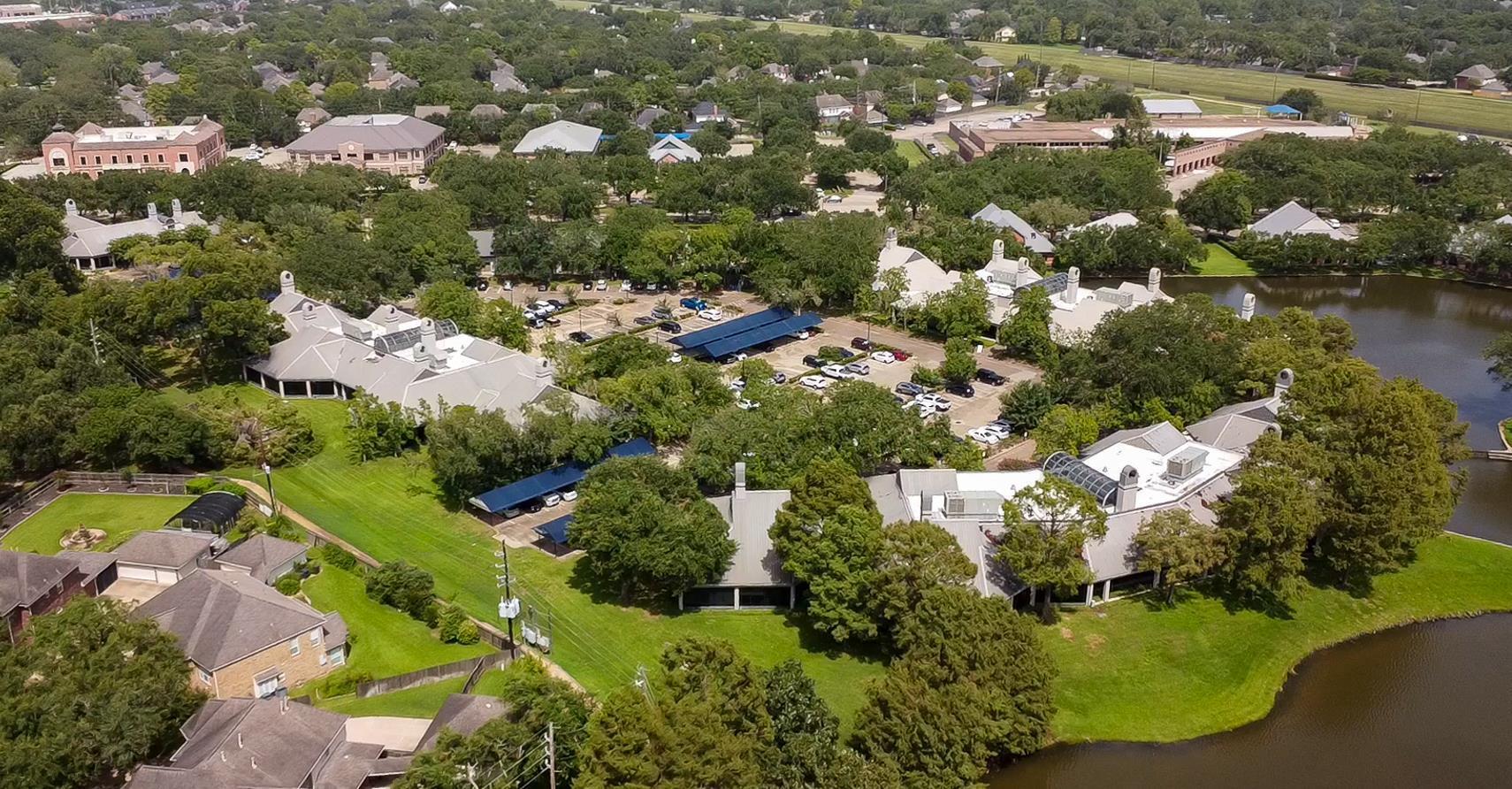 4675 Sweetwater Blvd, Sugar Land, TX à louer Photo principale– Image 1 sur 5