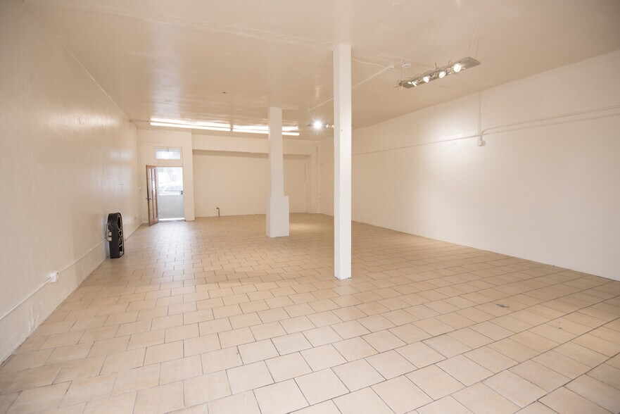 5011 W Adams Blvd, Los Angeles, CA à vendre - Photo intérieure – Image 2 sur 18