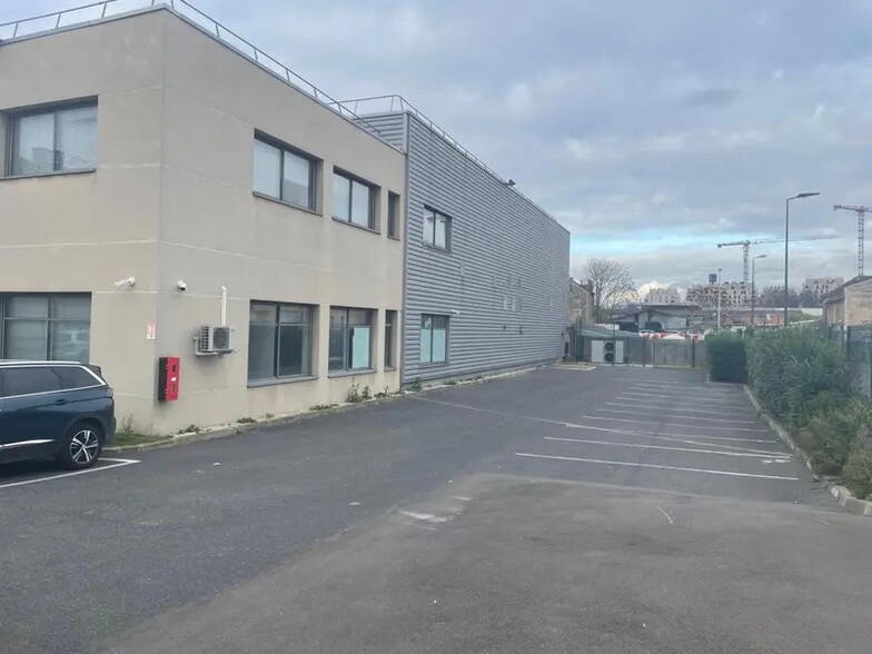 Local d’activités dans Gennevilliers à louer - Photo de l’immeuble – Image 2 sur 12