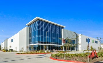 5757 Plaza Dr, Cypress, CA à louer Photo de l’immeuble– Image 1 sur 1