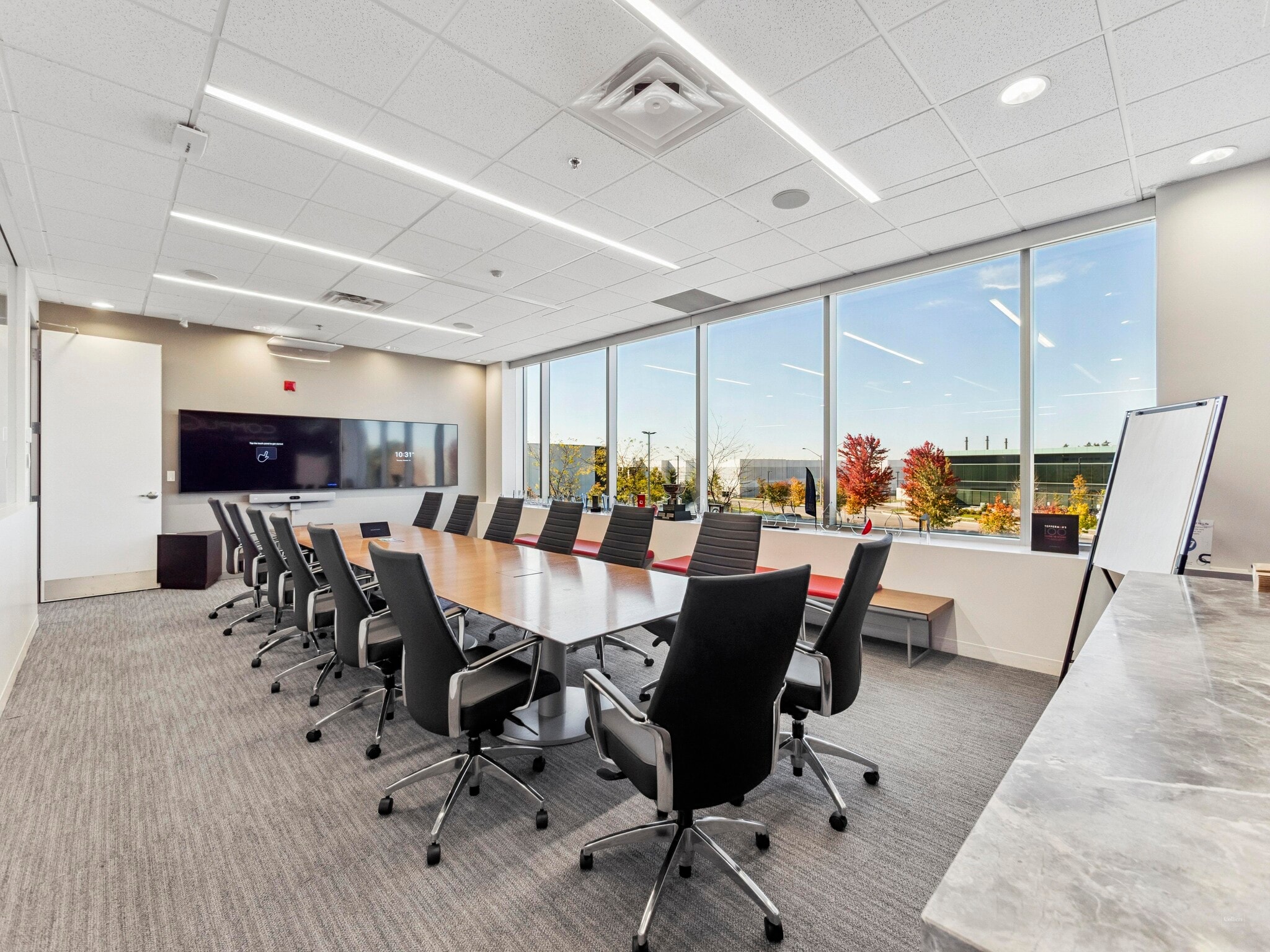 100 Via Renzo Dr, Richmond Hill, ON à louer Photo intérieure– Image 1 sur 8