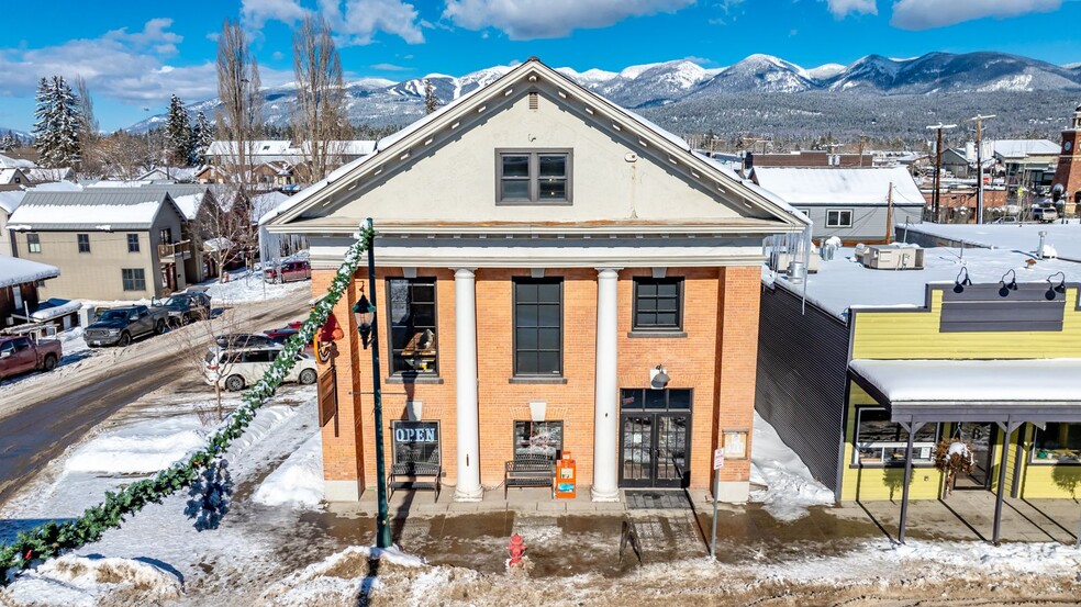 300 2nd St E, Whitefish, MT à vendre - Photo de l’immeuble – Image 1 sur 21