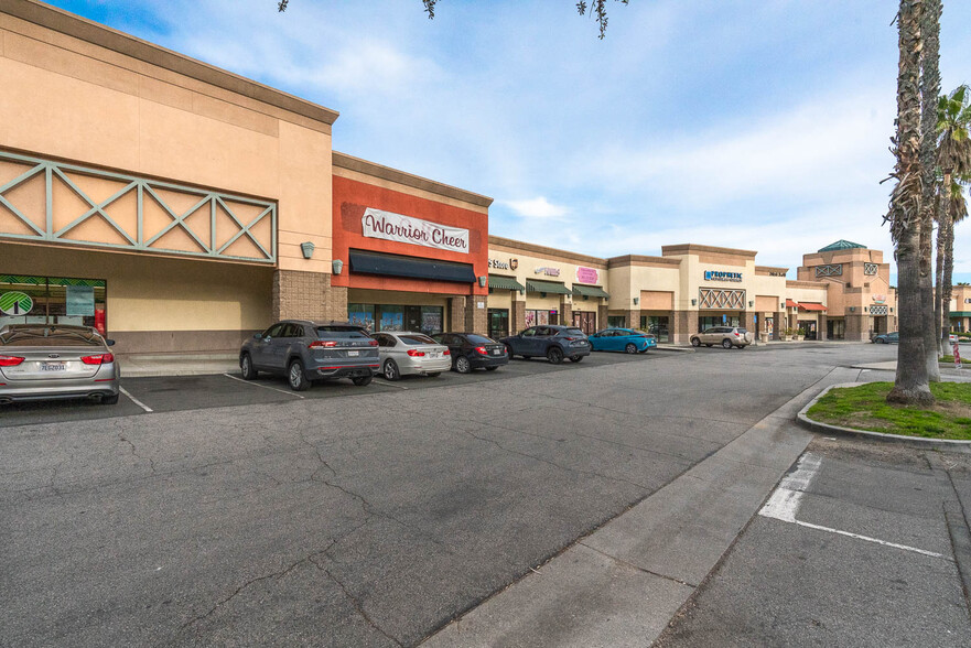 Castaic Village Center portefeuille de 2 biens à vendre sur LoopNet.fr - Photo de l’immeuble – Image 2 sur 4