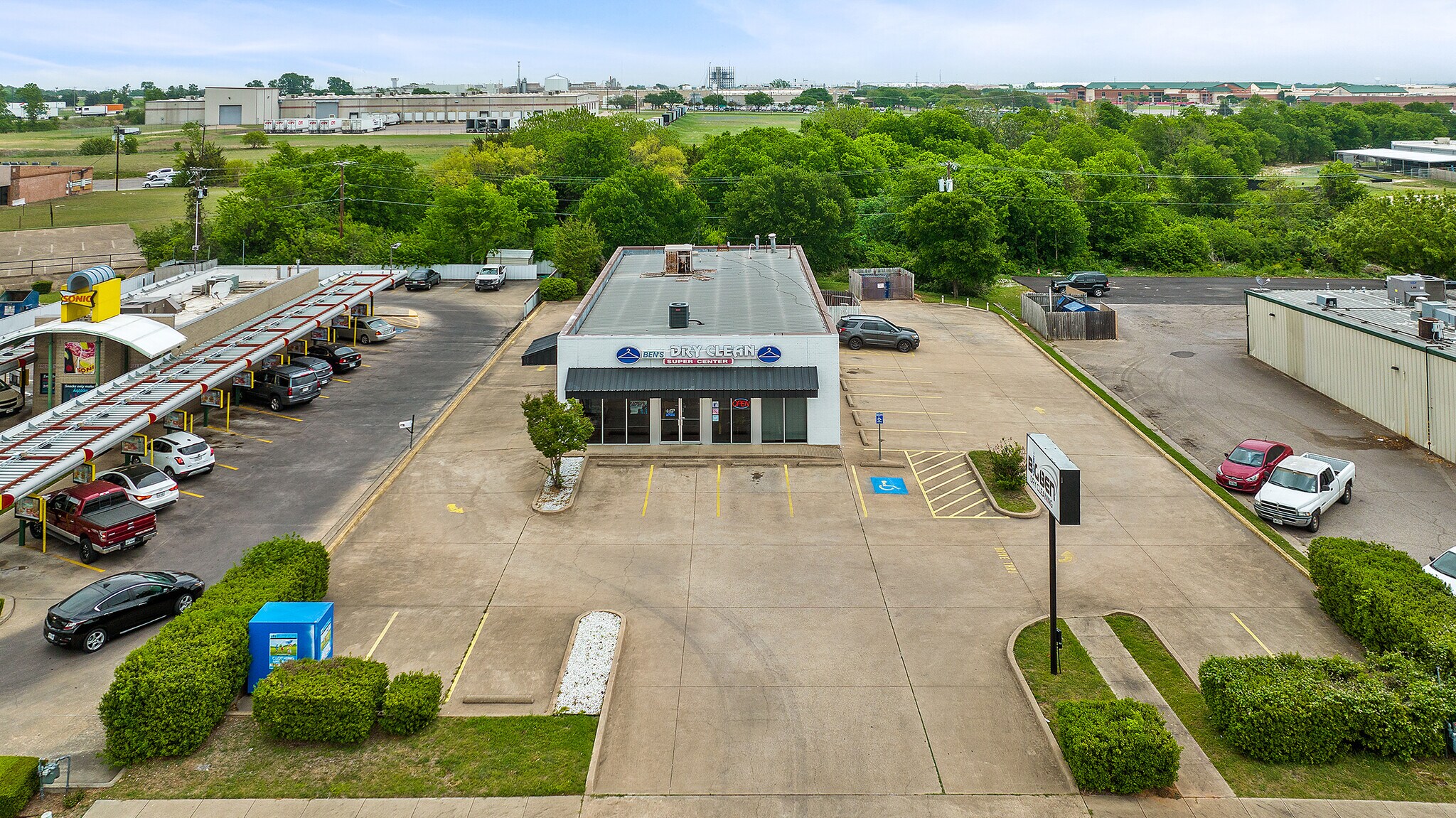 1516 N Hewitt Dr, Woodway, TX à louer Photo principale– Image 1 sur 6