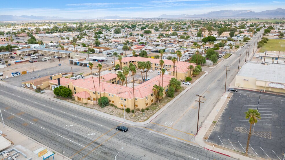 545 E Hobson Way, Blythe, CA à vendre - Photo de l’immeuble – Image 1 sur 19