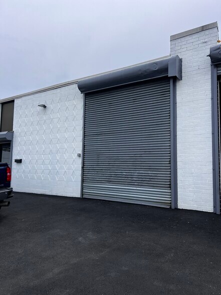 374-376 Neptune Ave, West Babylon, NY à louer - Photo de l’immeuble – Image 2 sur 12