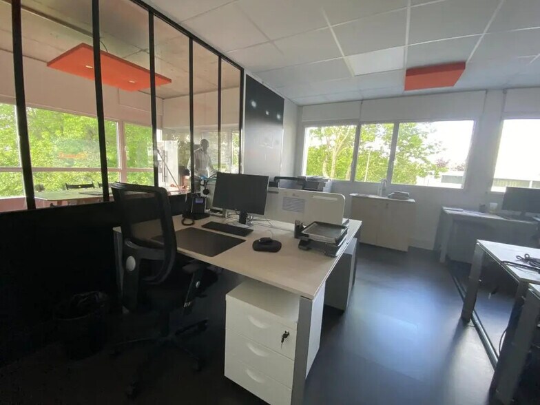 Bureau dans Saint-Grégoire à vendre - Photo intérieure – Image 2 sur 10