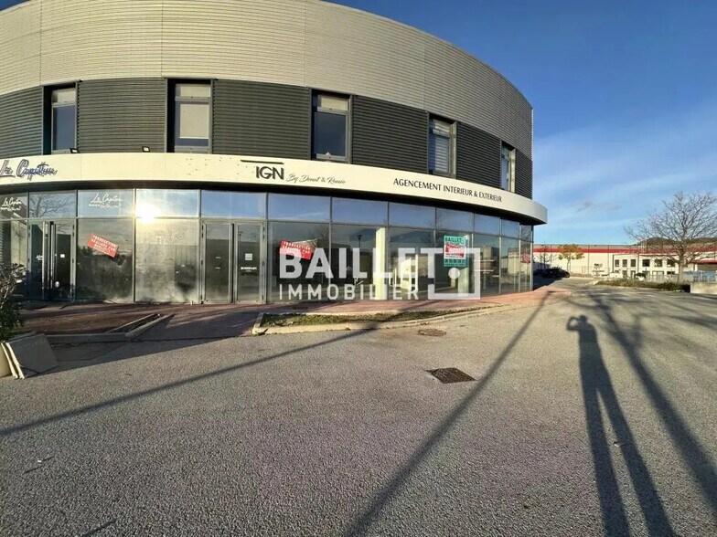 Bureau dans Fréjus à louer - Photo de l’immeuble – Image 2 sur 12