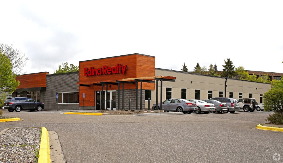 2730 Snelling Ave N, Roseville, MN à vendre - Photo principale – Image 1 sur 4