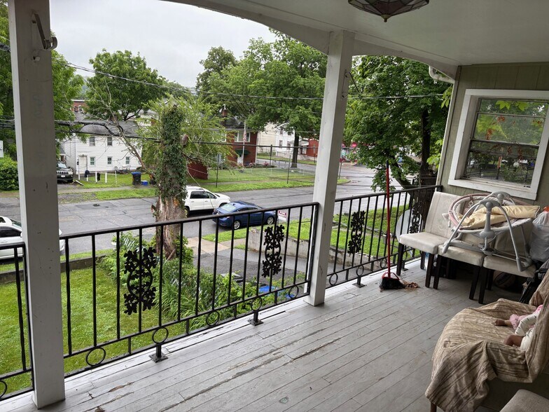 69 Delafield St, Poughkeepsie, NY à vendre - Photo de l’immeuble – Image 2 sur 4