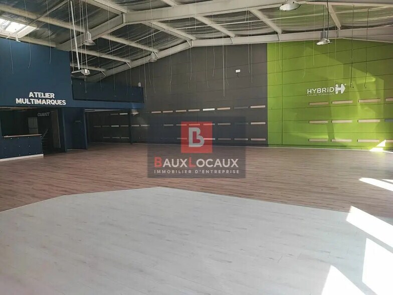 Local commercial dans Salon-de-Provence à louer - Photo de l’immeuble – Image 2 sur 4