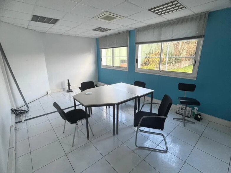10-12 Rue Marcel Paul, Bezons à louer - Photo de l’immeuble – Image 2 sur 10