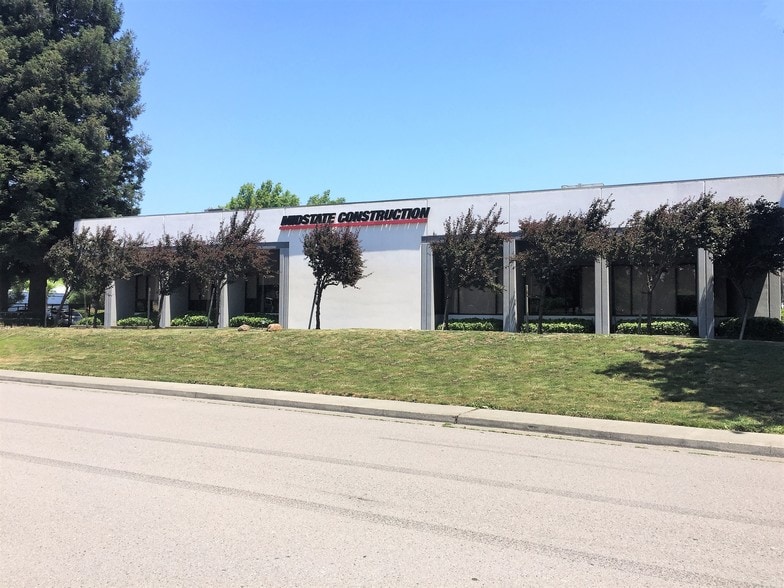 1180 Holm Rd, Petaluma, CA à louer - Photo principale – Image 1 sur 5