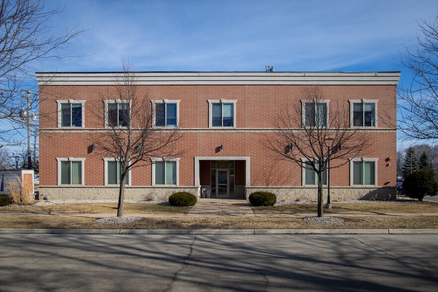 204 E Prairie, Marengo, IL à louer - Photo de l’immeuble – Image 2 sur 9