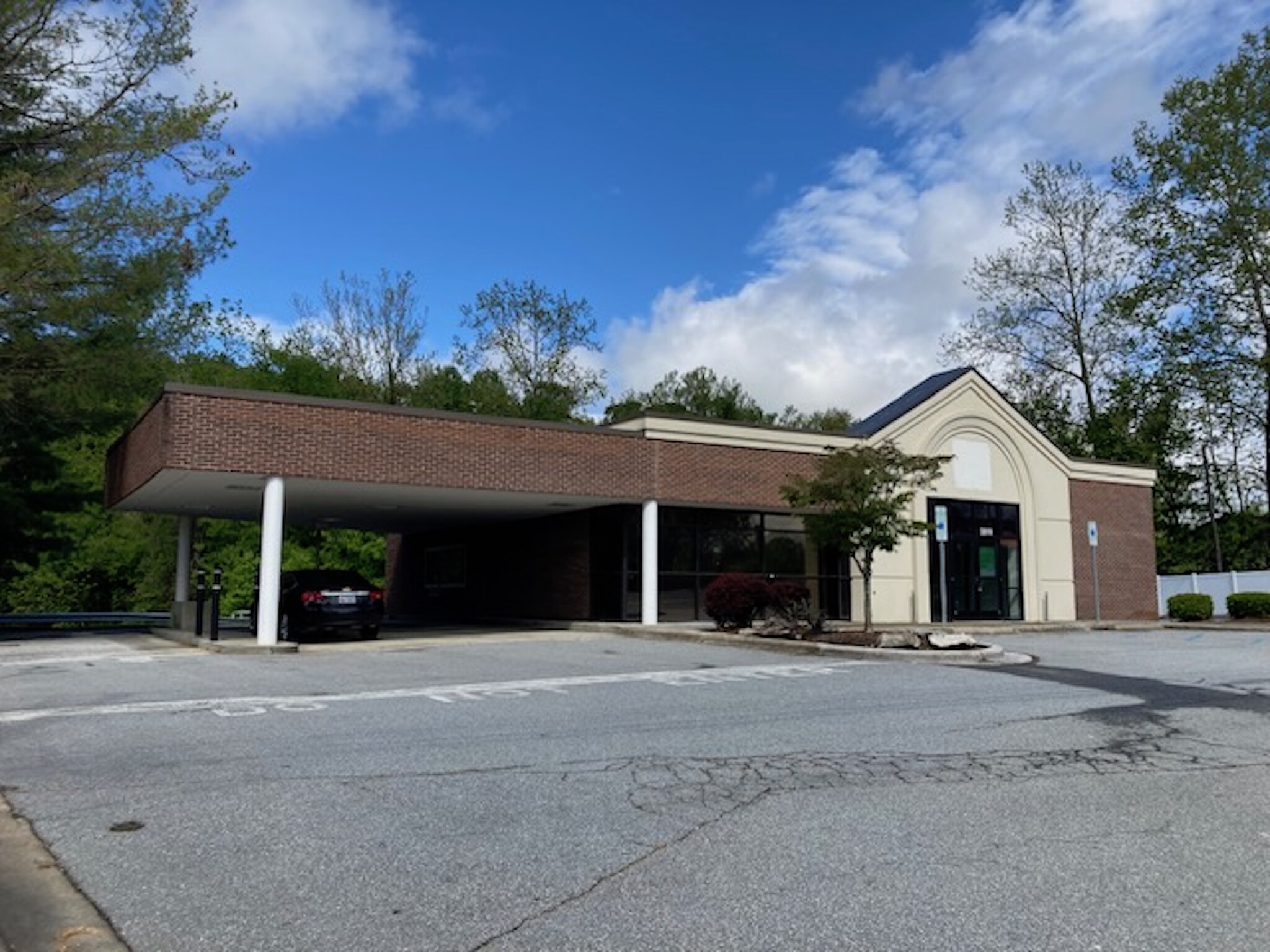 3811 Hendersonville Rd, Fletcher, NC à louer Photo de l’immeuble– Image 1 sur 5