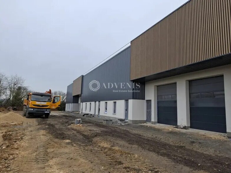 Local d’activités dans Atton à louer - Photo de l’immeuble – Image 3 sur 8