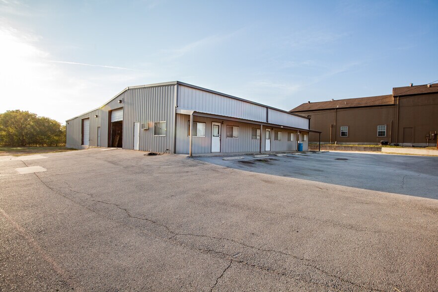 5711 Monaco Cir, San Antonio, TX à louer - Photo de l’immeuble – Image 2 sur 18
