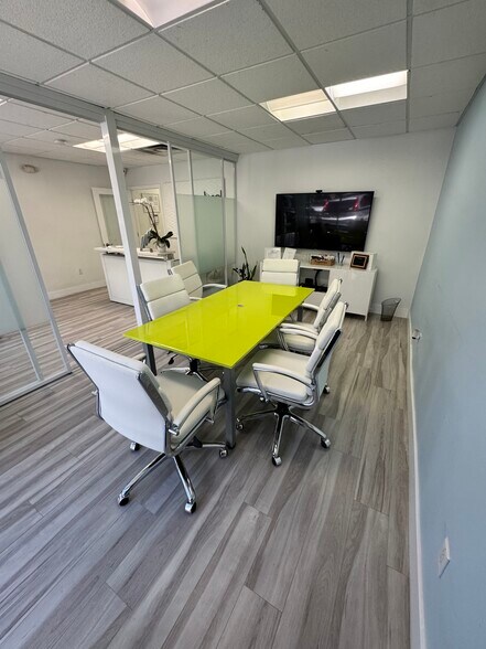 2330 NW 102nd Ave, Doral, FL à louer - Photo de l’immeuble – Image 3 sur 14