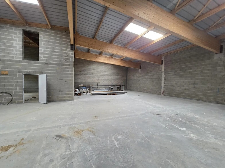 Industriel/Logistique dans Saint-Lambert-la-Potherie à vendre - Photo de l’immeuble – Image 3 sur 4