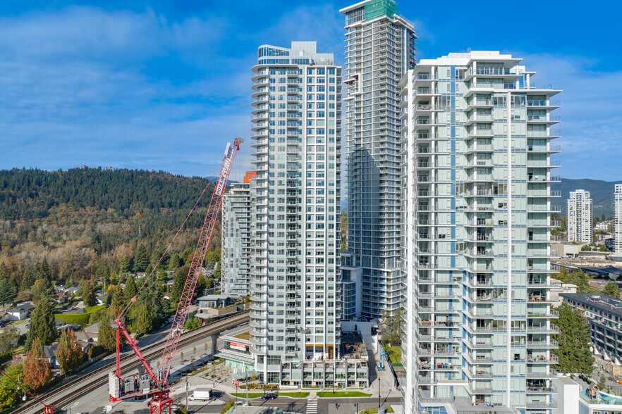 515 Cottonwood Av, Coquitlam, BC à louer - Photo de l’immeuble – Image 2 sur 33