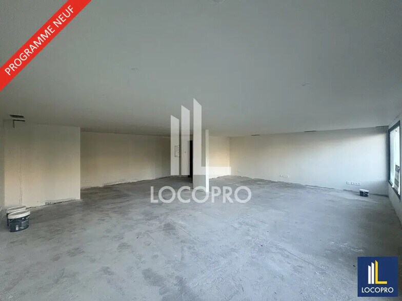 735 Avenue De La Republique, La Roquette-sur-Siagne à louer - Photo de l’immeuble – Image 3 sur 3