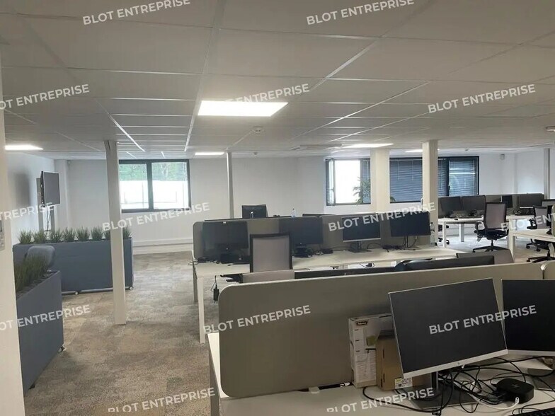 Bureau dans Quimper à louer - Photo de l’immeuble – Image 3 sur 5