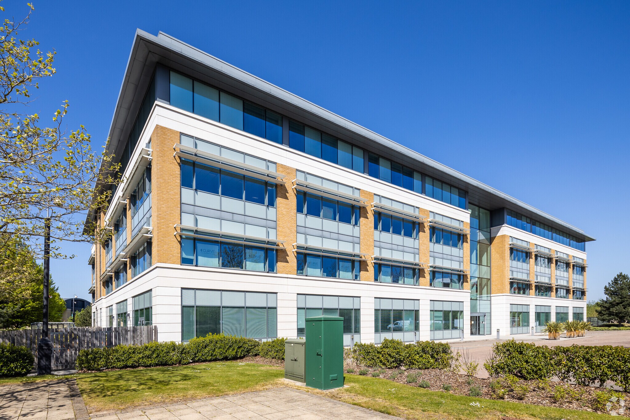5 Arlington Sq, Bracknell à louer Photo principale– Image 1 sur 6
