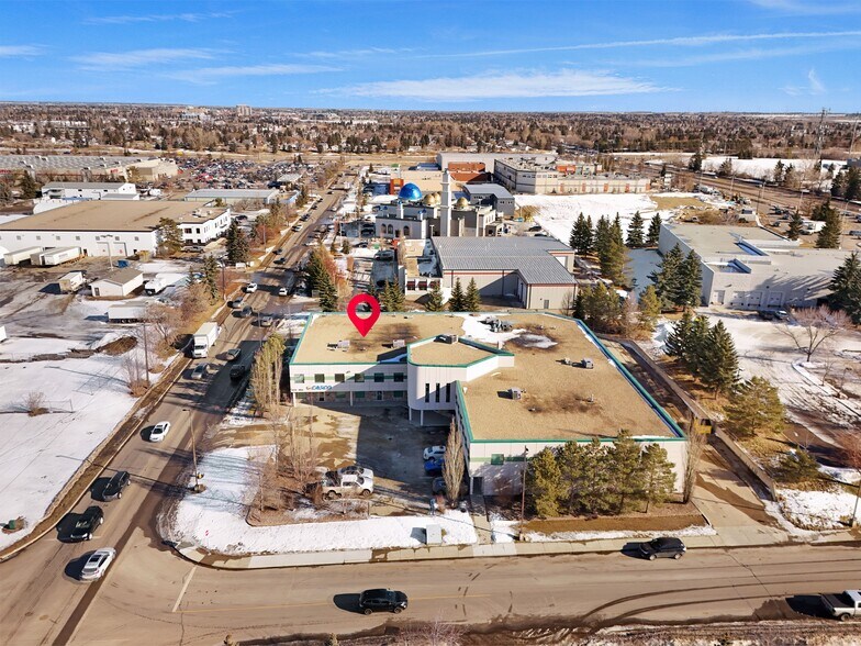 2419 96th St NW, Edmonton, AB à vendre - Photo de l’immeuble – Image 3 sur 10