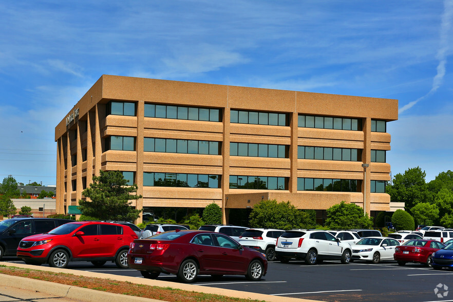 8121 National Ave, Oklahoma City, OK à louer - Photo de l’immeuble – Image 3 sur 3