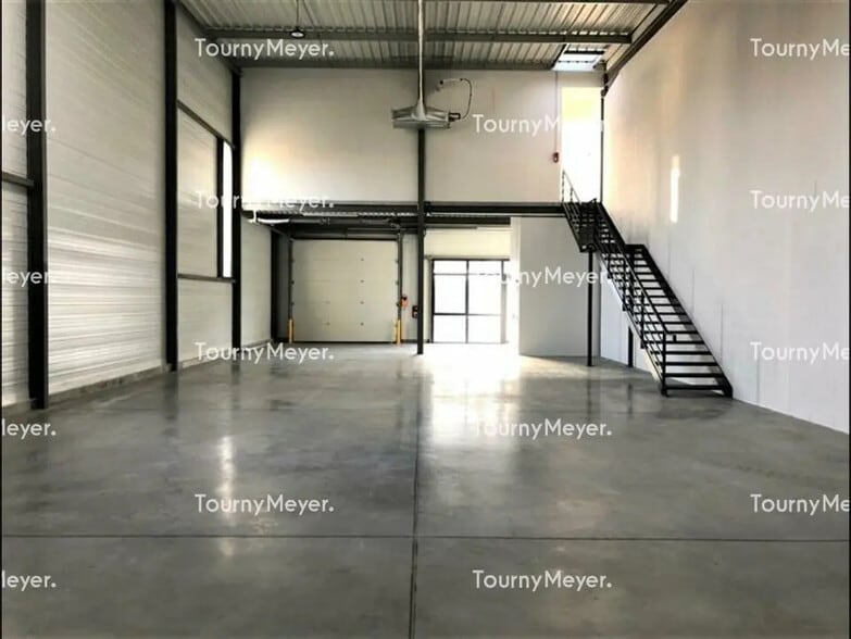 Local d’activités dans Toulouse à louer - Photo intérieure – Image 2 sur 37