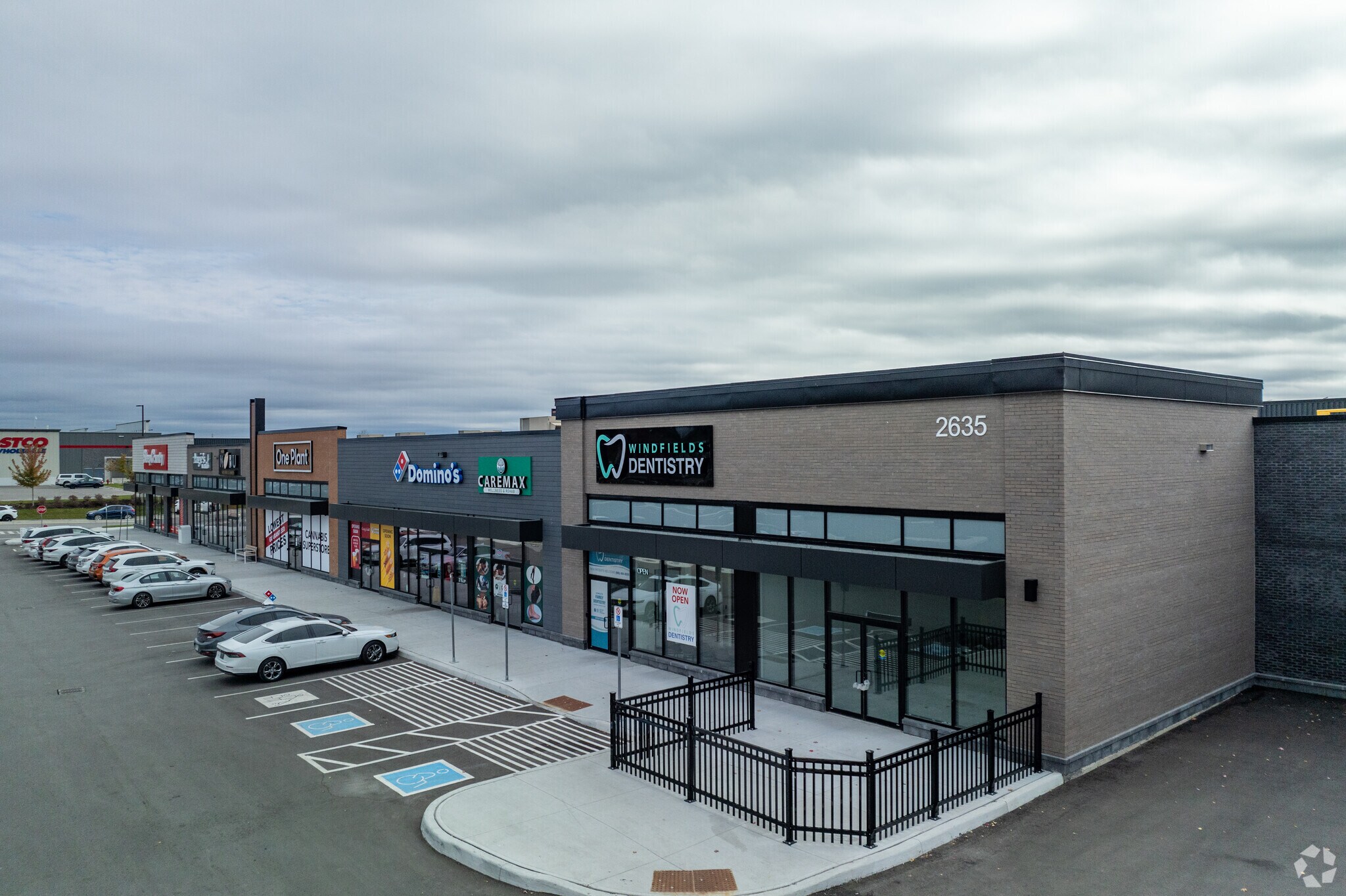 2635 Simcoe St N, Oshawa, ON à louer Photo principale– Image 1 sur 4