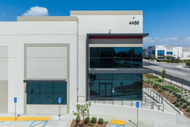 Plus de détails pour Ramona Ave & Mission Blvd, Montclair, CA - Industriel/Logistique à louer