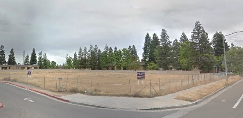 N San Pablo Ave, Fresno, CA à louer - Photo de l’immeuble – Image 2 sur 3