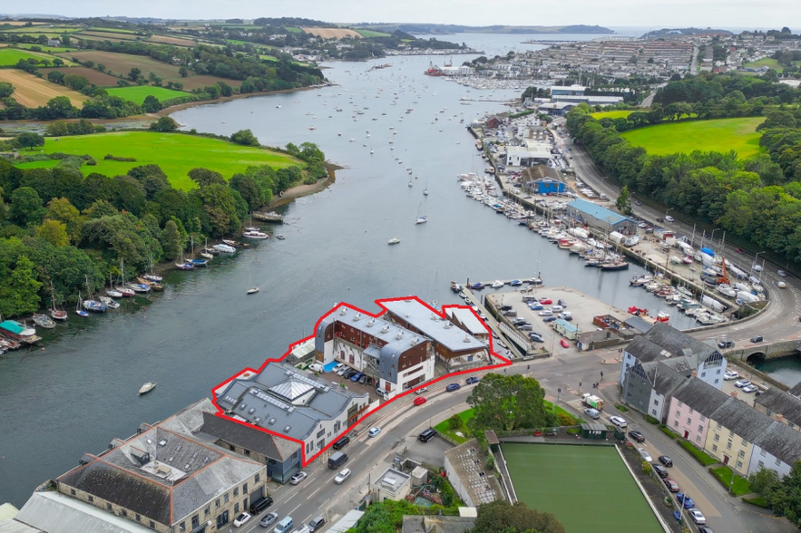 Commercial Rd, Penryn à vendre - Photo de l’immeuble – Image 1 sur 18