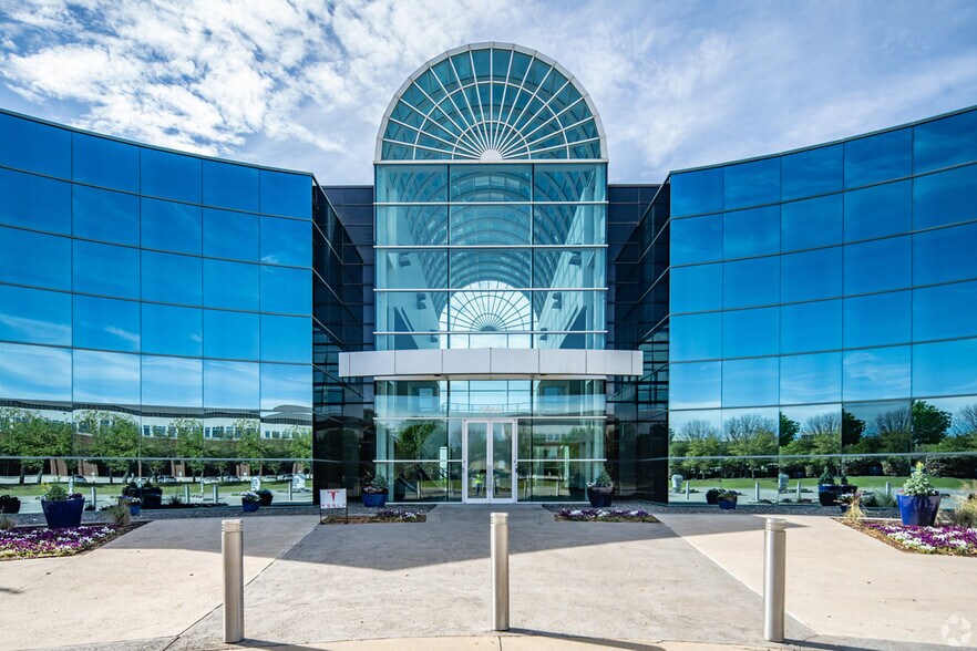 5800 Democracy Dr, Plano, TX à louer - Photo de l’immeuble – Image 1 sur 5