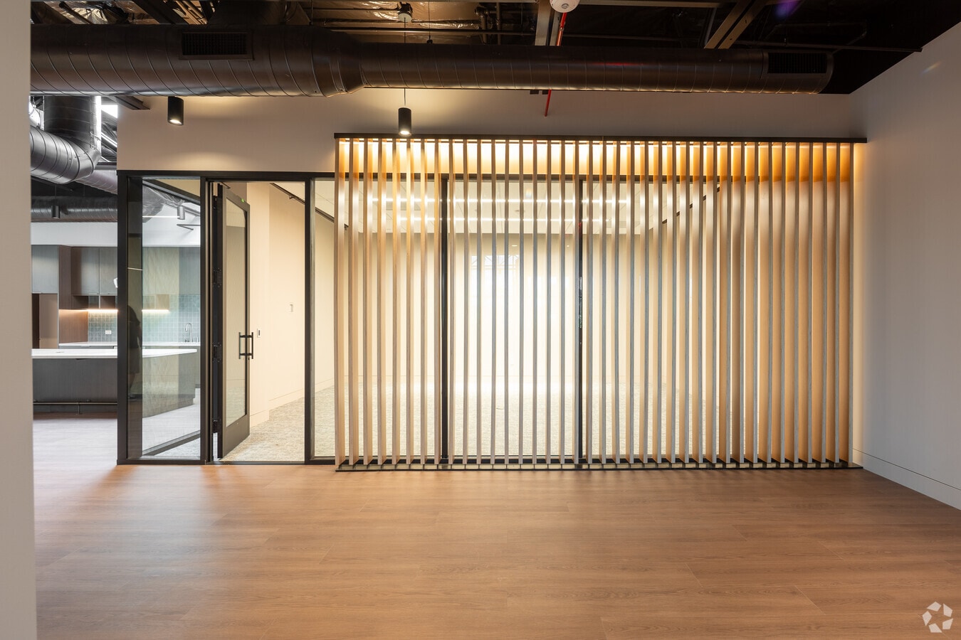 200 E Baker St, Costa Mesa, CA 92626 - Lot 206 -  - Photo intérieure - Image 1 of 4