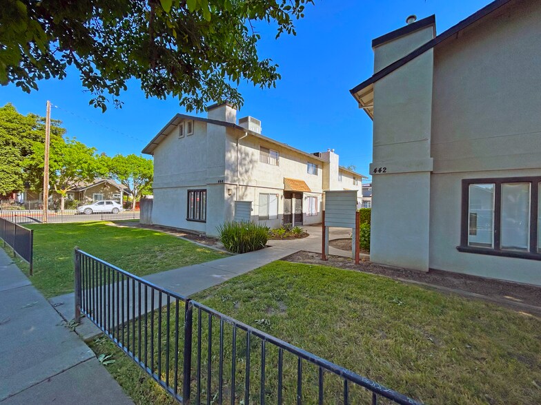 442 Eden St, Lodi, CA à vendre - Photo de l’immeuble – Image 2 sur 5