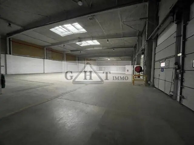 Local d’activités dans Charenton-le-Pont à louer - Photo de l’immeuble – Image 1 sur 4