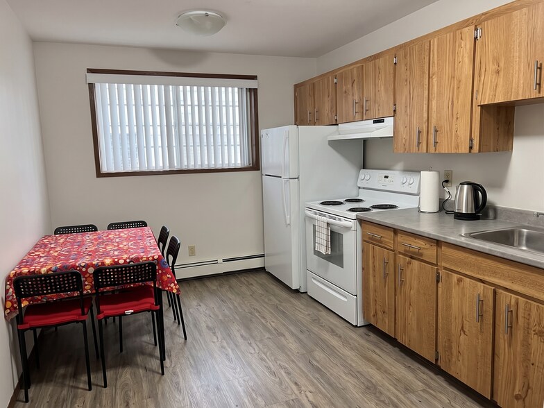 10126 87 Av NW, Edmonton, AB à vendre - Photo intérieure – Image 3 sur 7