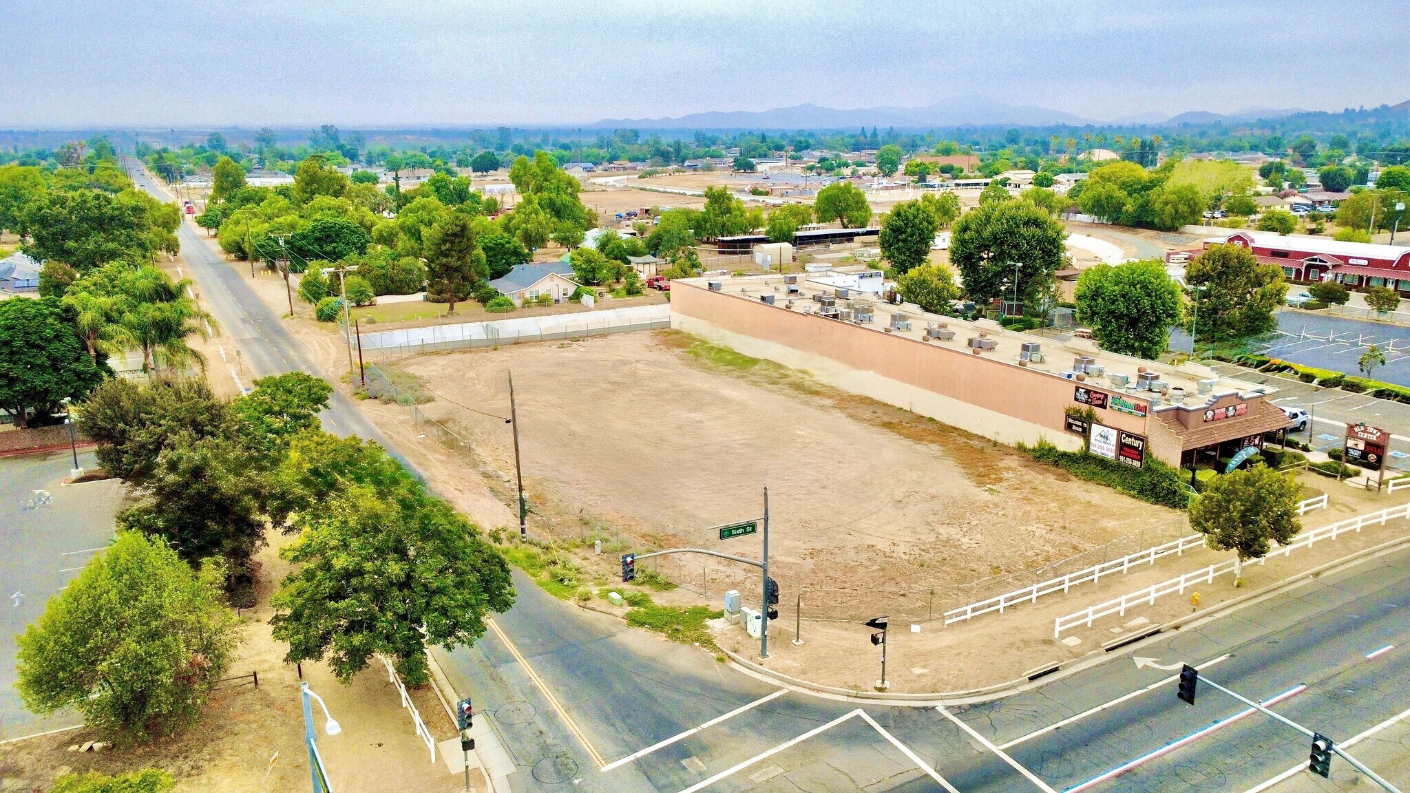 1233 6th St, Norco, CA à vendre Photo principale– Image 1 sur 12