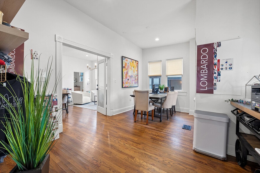306 E Oak Ave, Tampa, FL à vendre - Photo intérieure – Image 3 sur 11