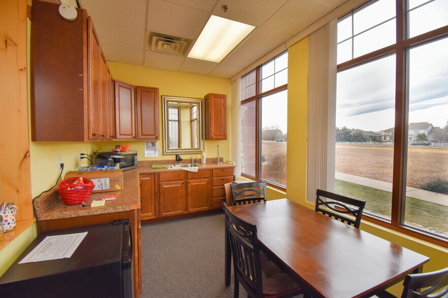 8010 S County Rd 5, Windsor, CO à louer - Photo de l’immeuble – Image 2 sur 10