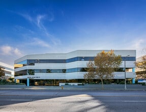 6345 Balboa Blvd, Encino, CA à louer Photo de l’immeuble– Image 2 sur 4