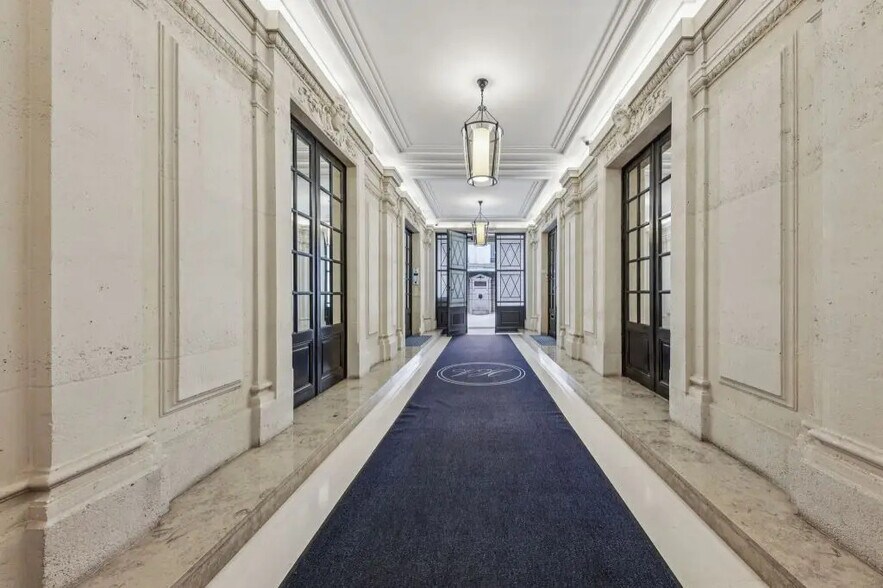 12 Avenue Victor Hugo, Paris à louer - Photo de l’immeuble – Image 2 sur 9
