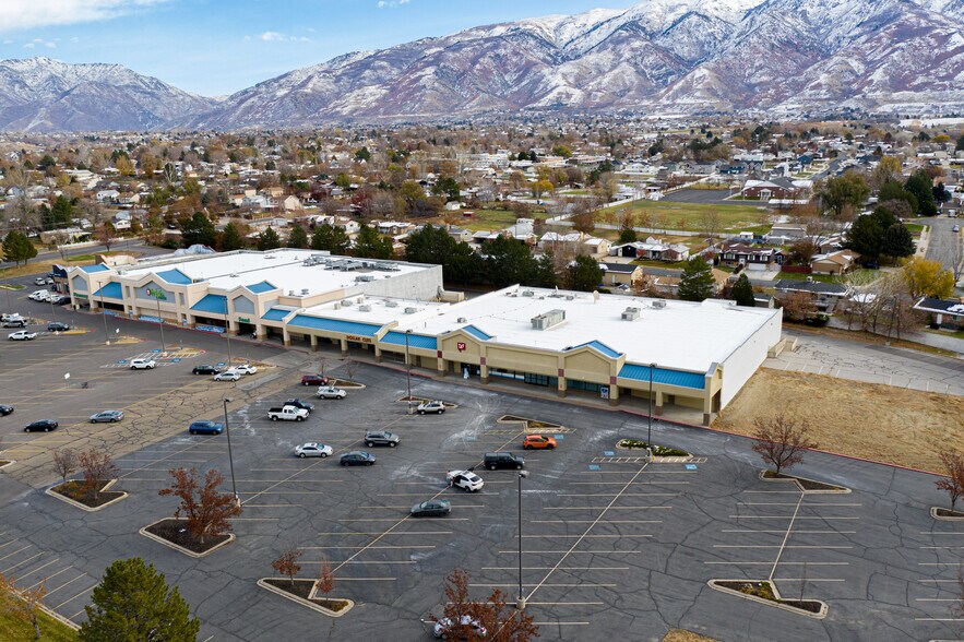 860-880 North Fairfield Road, Layton, UT 84041, Layton, UT à louer - Photo de l’immeuble – Image 2 sur 6