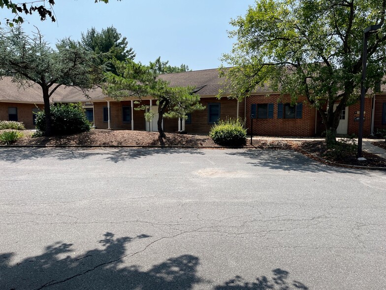2275 Whitehorse Mercerville Rd, Hamilton, NJ à louer - Photo de l’immeuble – Image 2 sur 6